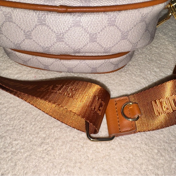 Steve Madden Tan and Gold Crossbody Bag - Picture 4 of 4